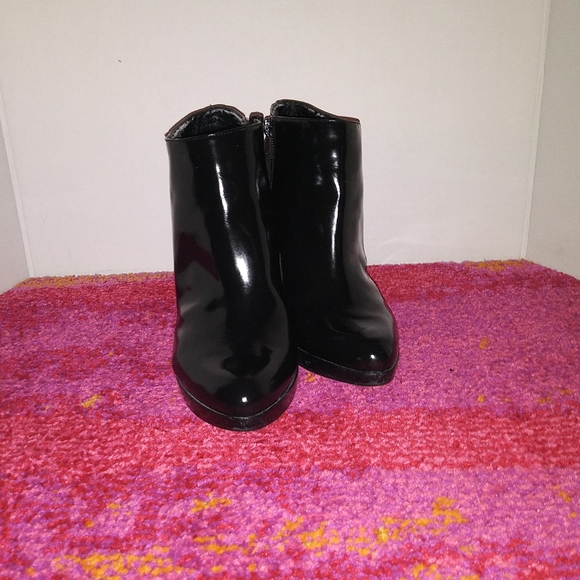 Nine West "Joydon" Bootie - Picture 9 of 12